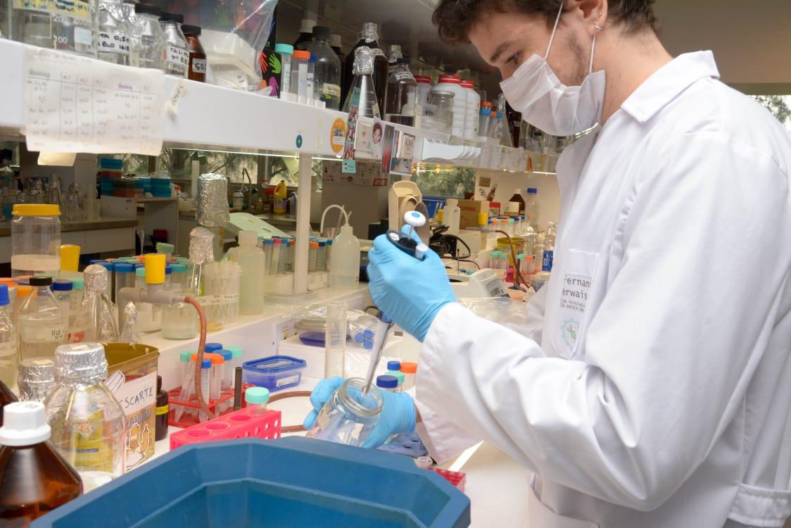 Esperanza tiene el único laboratorio acreditado del país, para el desarrollo de la vacuna Sputnik Vida