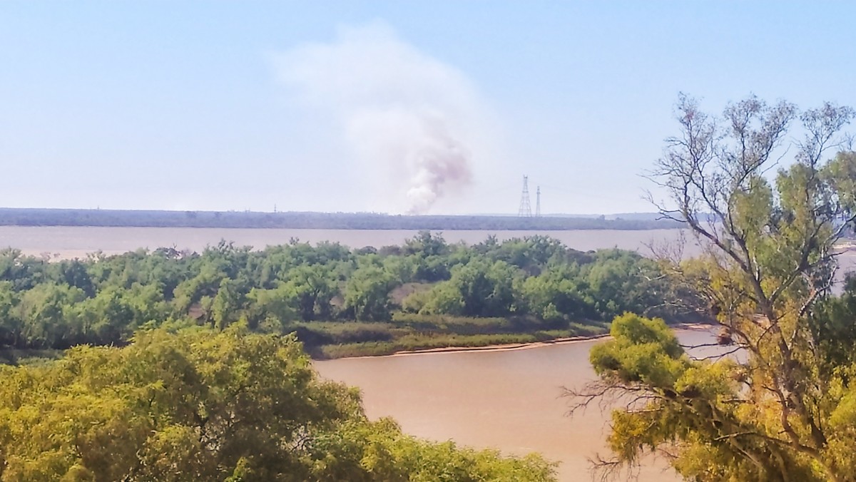 Con la bajante de los ríos, volvieron las quemas de pastizales y comenzaron las tareas para combatir el fuego en zona de islas