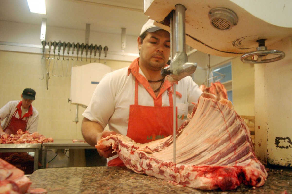 La inflación que no da tregua; la carne aumentó 90,3% en un año y el asado de tira subió 101,5%