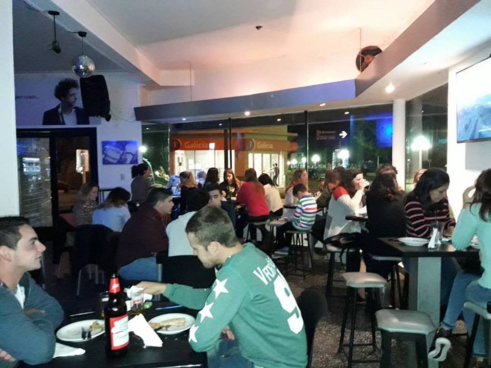 Pese al pedido de gastronómicos, ratifican que este martes los bares deberán cerrar a las 21