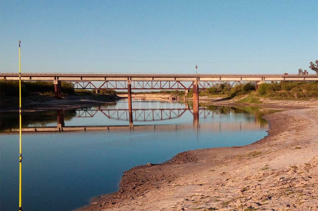 Una familia encontró restos fósiles en el Río Salado mientras pescaba cerca de Esperanza