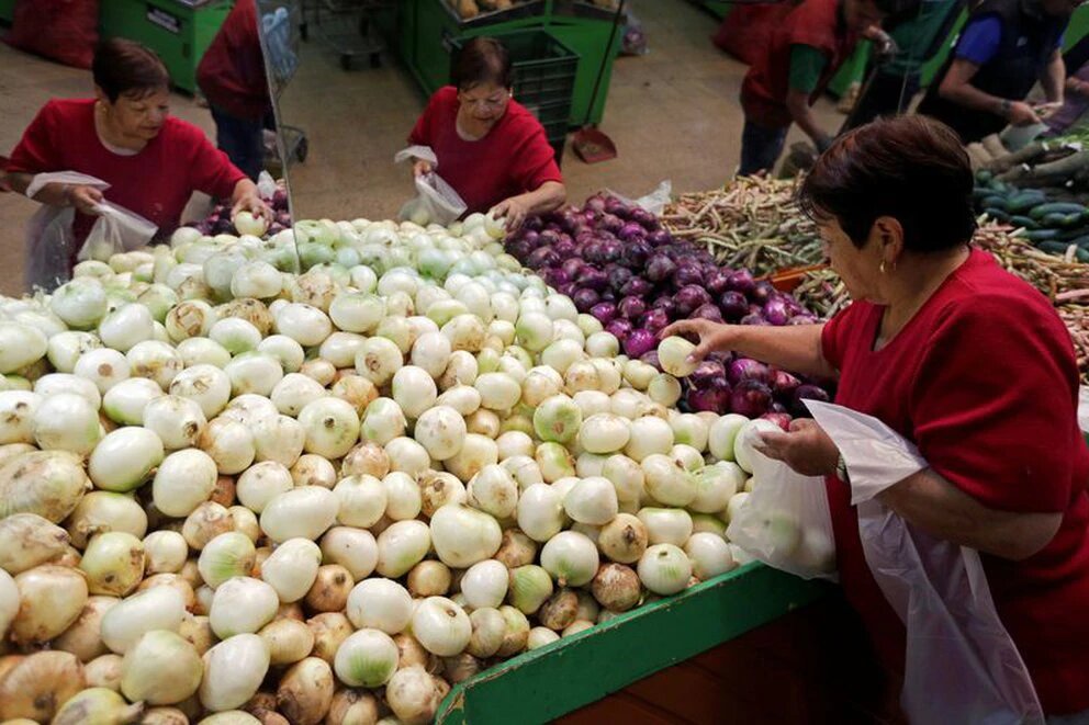 La inflación de septiembre se aceleró a 3,3%, empujado por el rubro educación y vestimenta, según una consultora