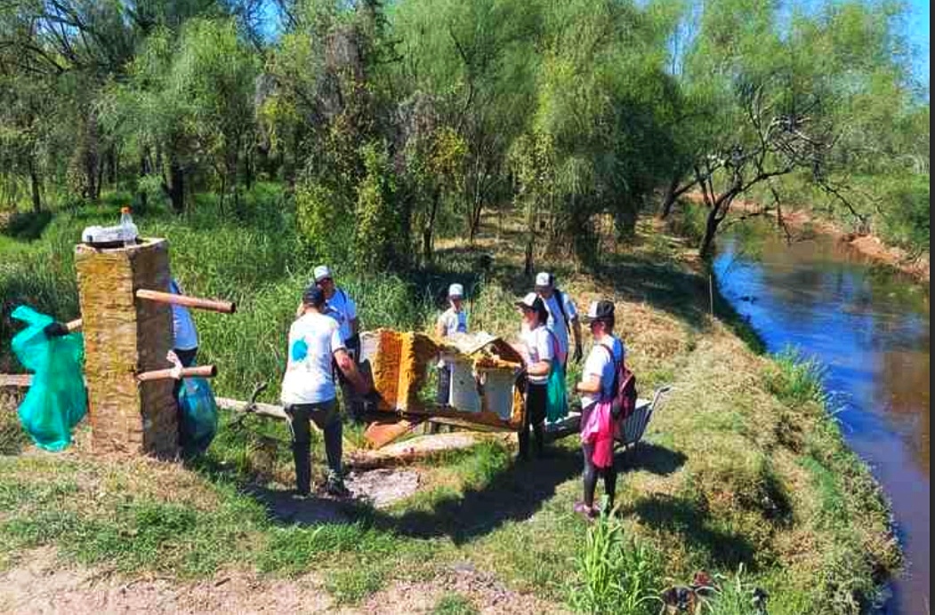 Vecinos de Humbolt se unieron para limpiar el arroyo Cululú y mejorar la captación de agua
