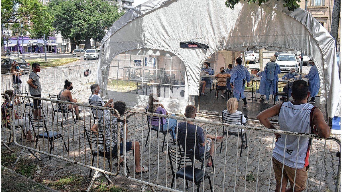 Los centros de testeos están desbordados en la ciudad de Santa Fe