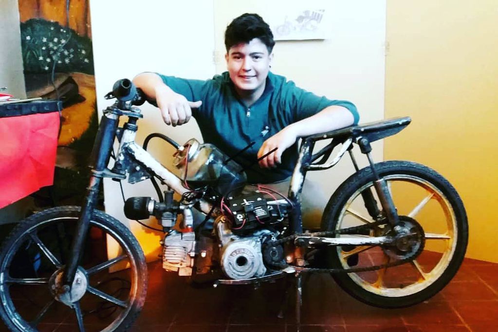 ¿Cómo es el diseño del motor que funciona con agua salada?