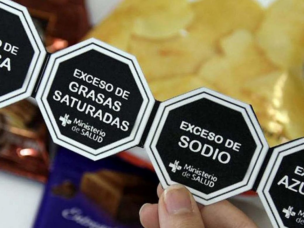 Sellos negros: se mostrarán el exceso de azúcares, grasas totales, grasas saturadas, calorías y sodio