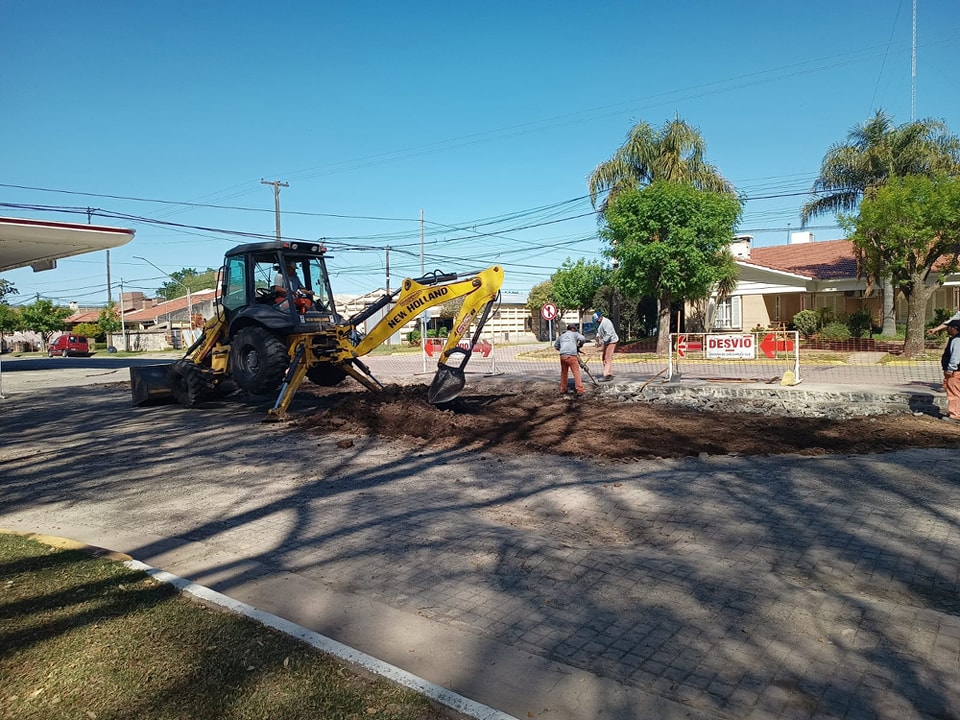 San Carlos Sud: comenzó la obra de pavimentación en la plaza “27 de septiembre”