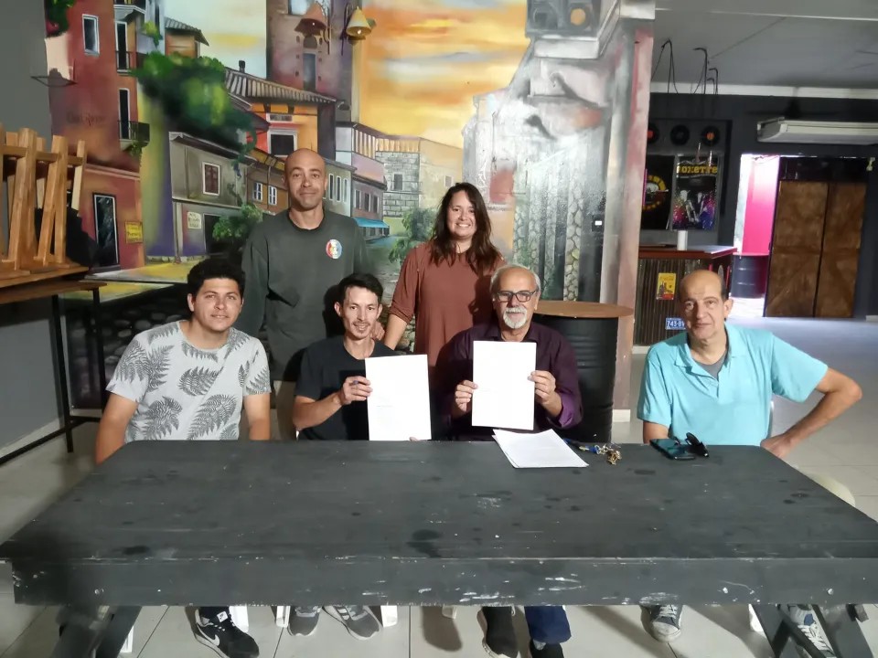 Inclusivo: en Reconquista inauguran un bar en el que van a cocinar y atender personas sordas
