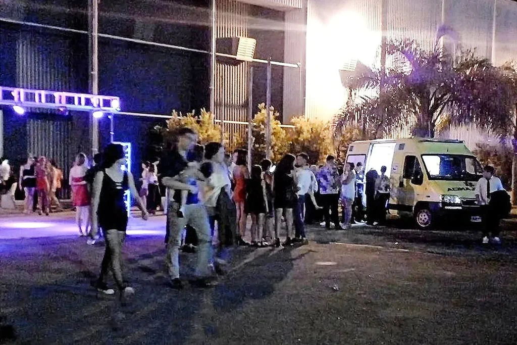 La fiesta de egresados que se convirtio en una batahola: 20 heridos y un preinfartado