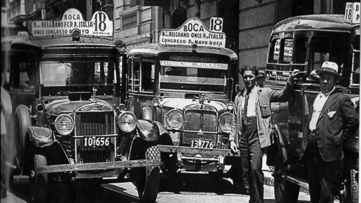 Historia del colectivo: siete taxistas en crisis, poco trabajo y un invento que cambio el transorte mundial