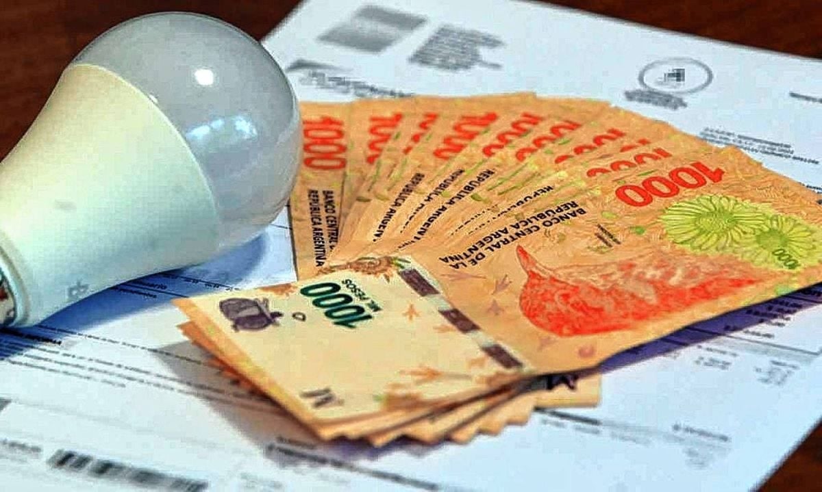 Febrero llega con aumentos en tarifas de luz y gas, prepagas, telecomunicaciones y combustibles