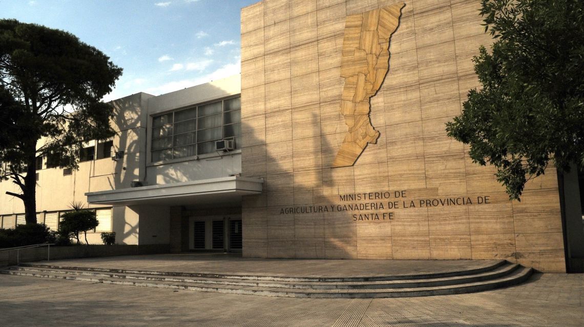 Acampe por tiempo indeterminado frente al Ministerio de Producción de Santa Fe