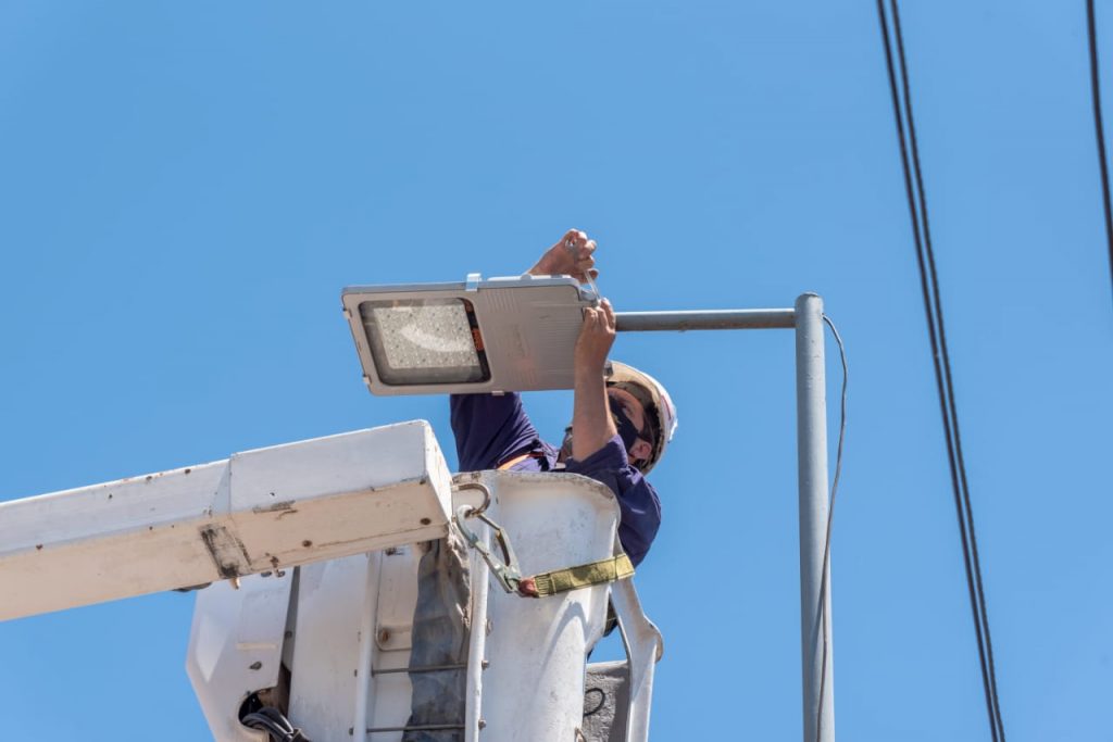 Las Colonias: avanzan las obras de iluminación sobre la Circunvalación de San Carlos Sud