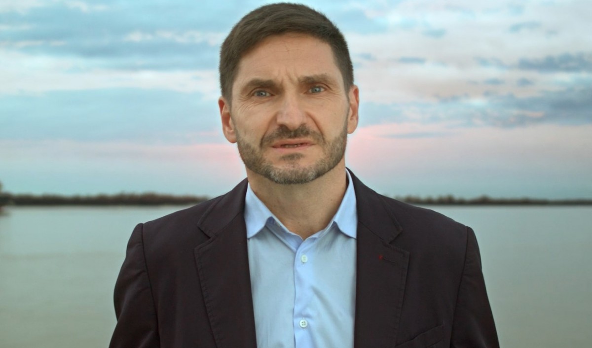 Con una cuidada producción audiovisual Maxi Pullaro presentó su video de campaña