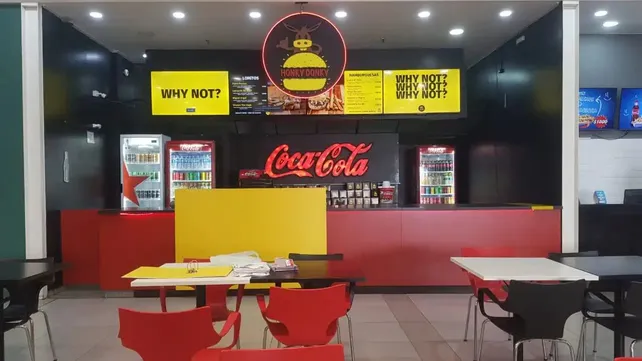 Fuerte repudio: un local de Rafaela vende una hamburguesa llamada “Ana Frank”