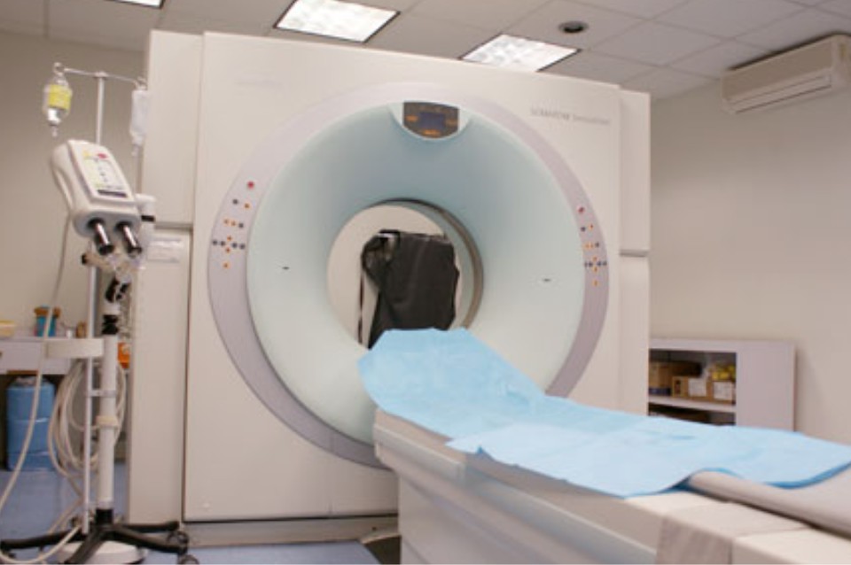 Aseguran que hay problemas para conseguir contrastes para tomografías