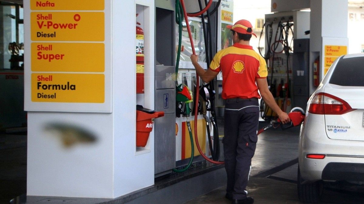 Pese al congelamiento: Shell y Axion aumentaron el precio de sus combustibles