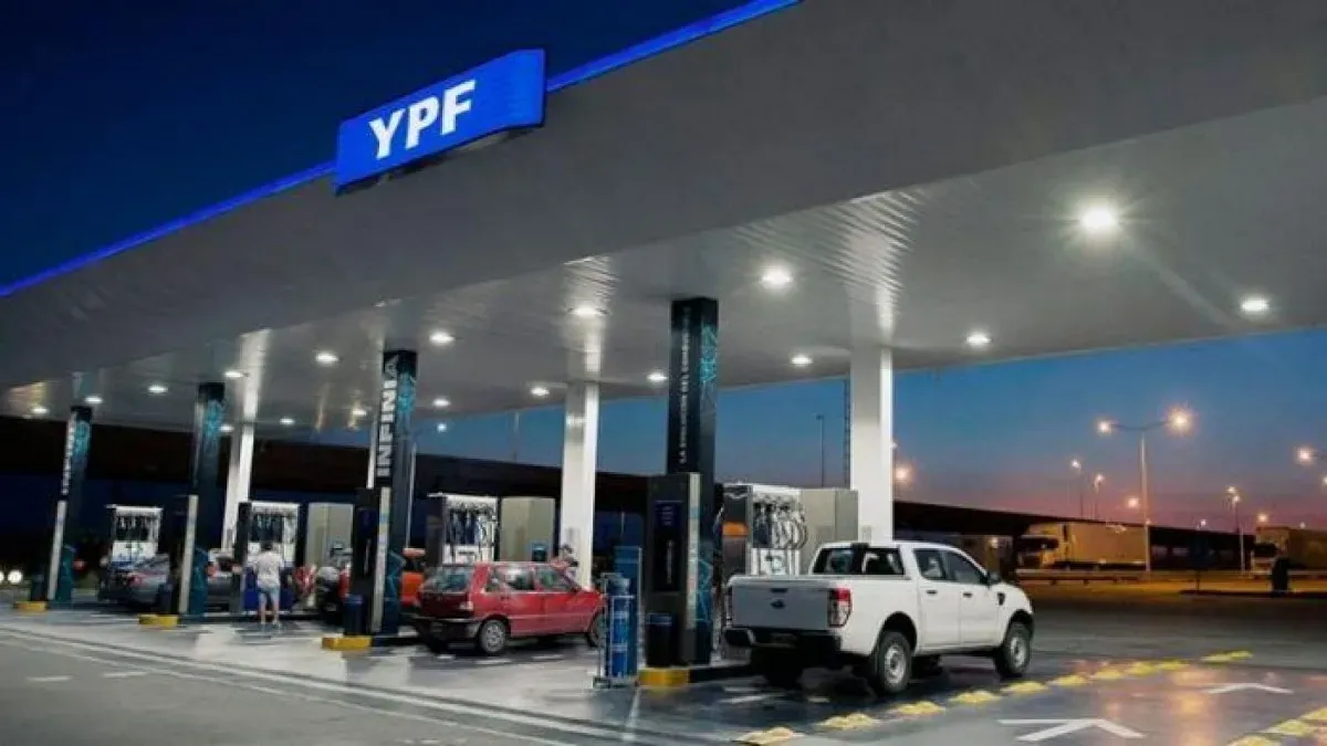 Más aumentos: YPF incrementó el precio de sus combustibles en promedio, 9 pesos