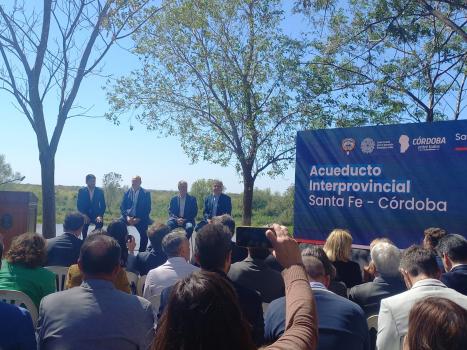 Santa Fe y Córdoba firmaron el contrato para iniciar el Acueducto Interprovincial