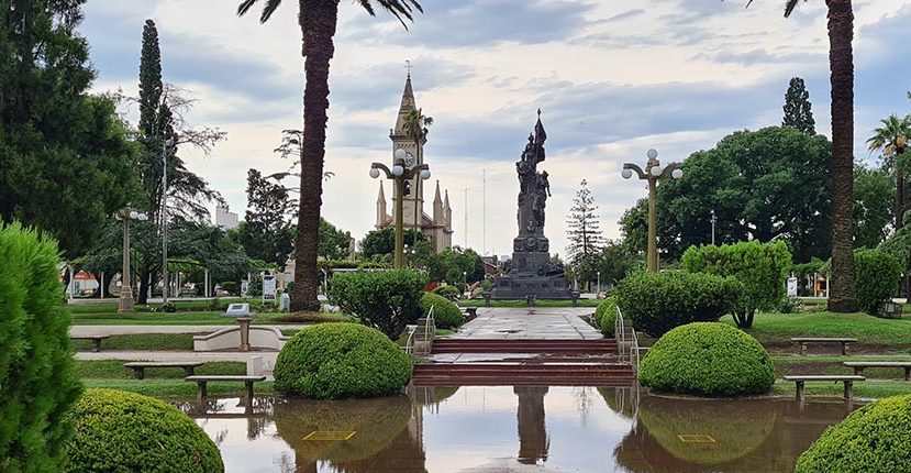 Esperanza 120mm: calles anegadas y cortes de luz en varios puntos de la ciudad