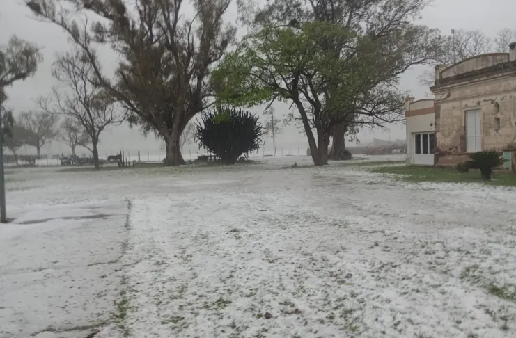 Rafaela: en medio de una importante tormento, hubo caida de granizo