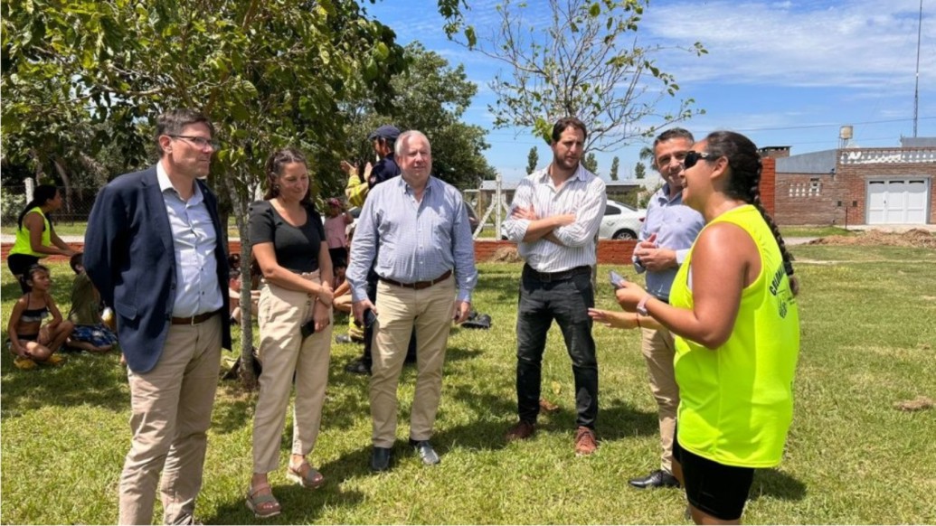 Las Colonias: El Ministro de Educación visitó escuelas de verano junto a la Diputada Senn