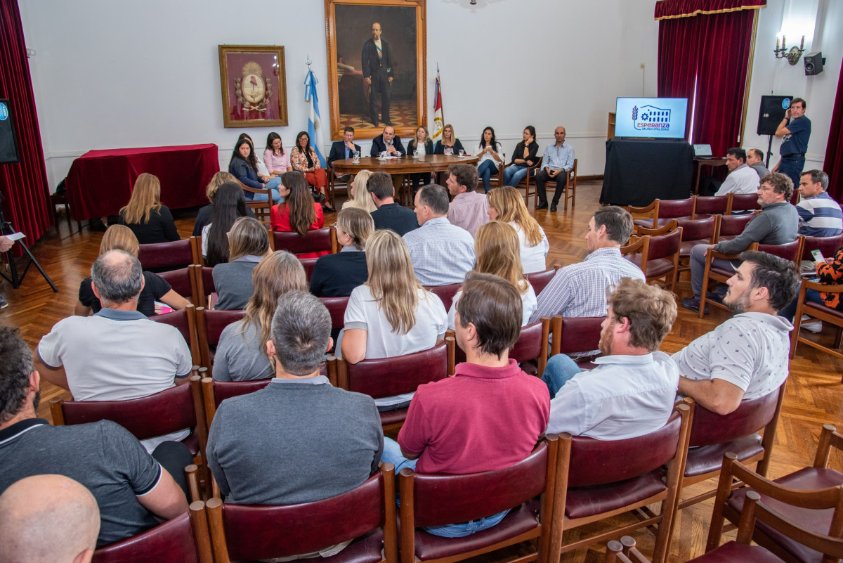 Müller hizo un balance de sus primeros cien días como intendente de Esperanza y anunció nuevas obras y proyectos