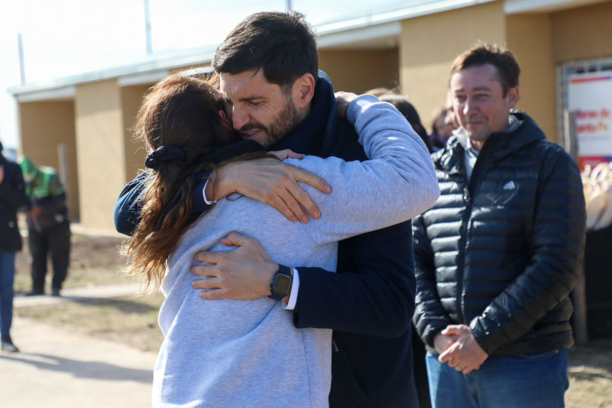 Pullaro entregó viviendas y escrituras en localidades del departamento San Martín