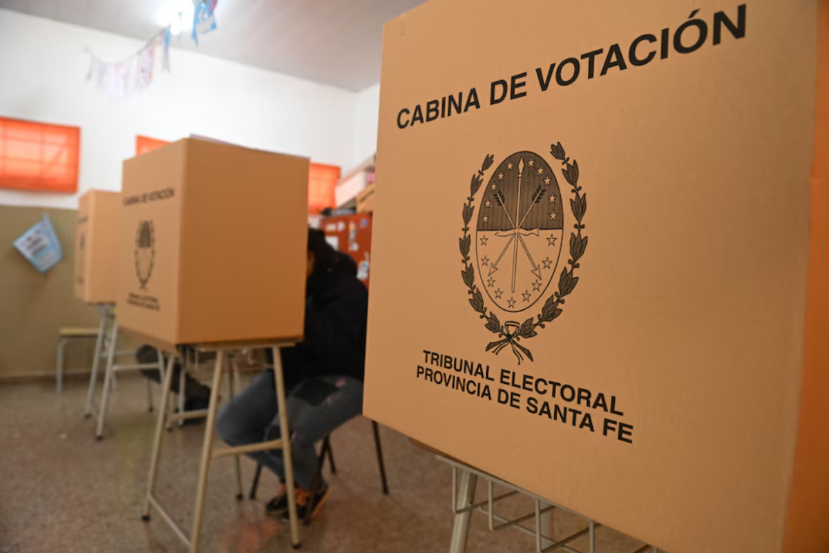 Son 16 las escuelas y 106 las mesas para sufragar este domingo. ¿Dónde voto en Esperanza?
