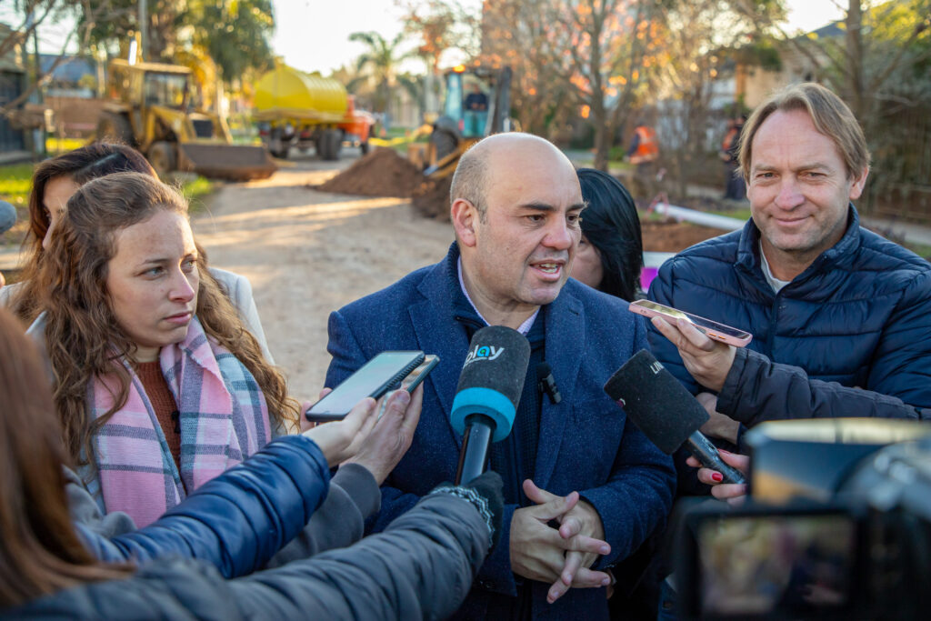 Comenzó la obra de cloacas en barrio Este: “Estamos cambiando la realidad de los vecinos con acciones concretas”, dijo el intendente Müller