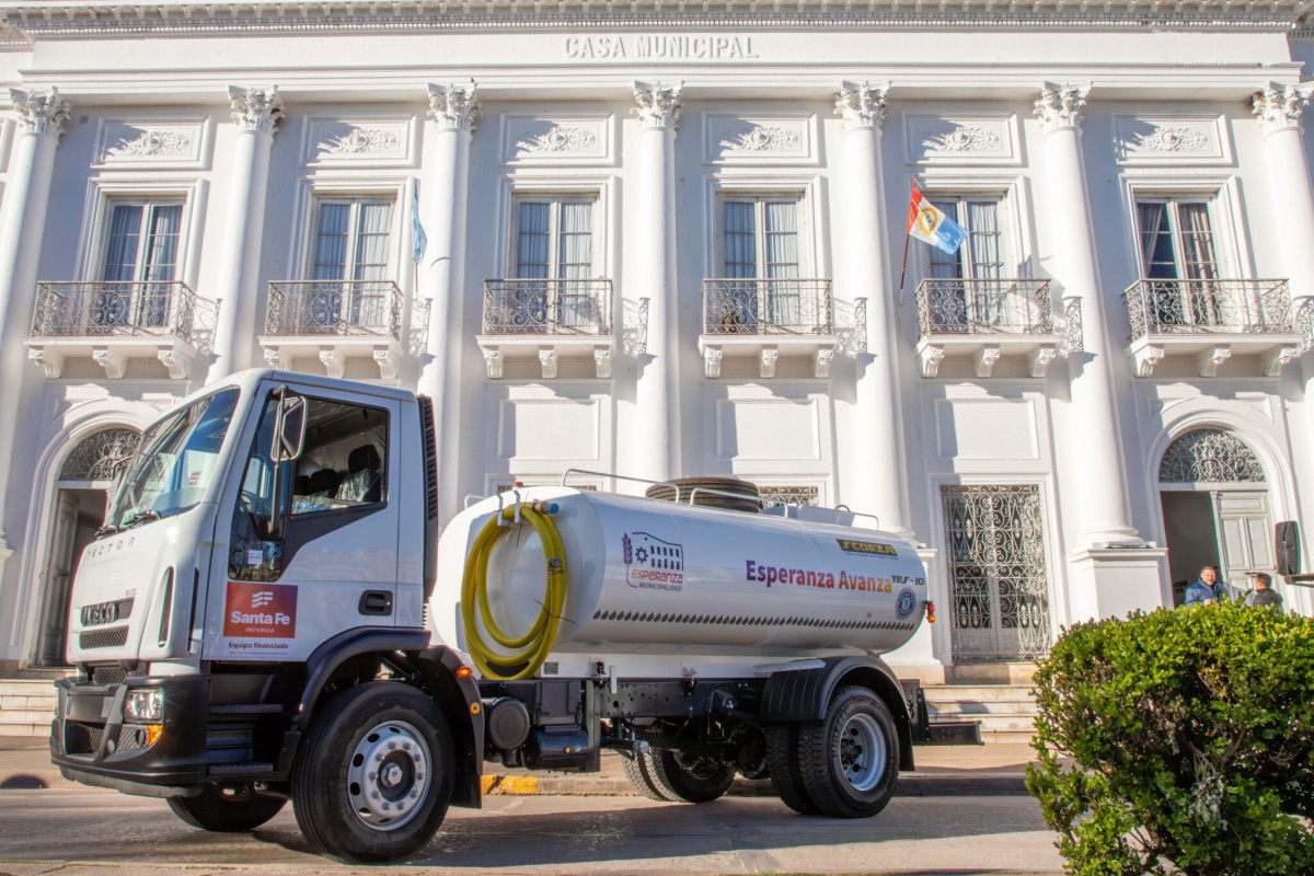 La municipalidad invirtió $150.000.000 en la compra de un camión regador 0 km