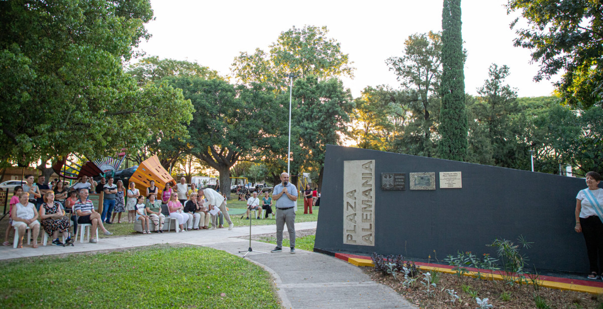 Se inauguró la renovada Plaza Alemania: “Es el reflejo de una ciudad que mira al futuro sin olvidar el pasado”, dijo Müller