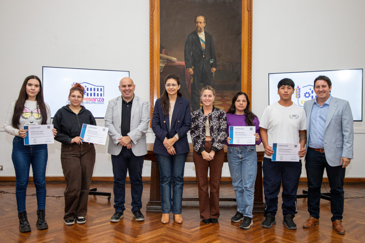 Se entregaron certificados del Taller de Orientación Laboral: “El Estado está para acompañar el trayecto profesional de cada vecino”, dijo Rodrigo Müller