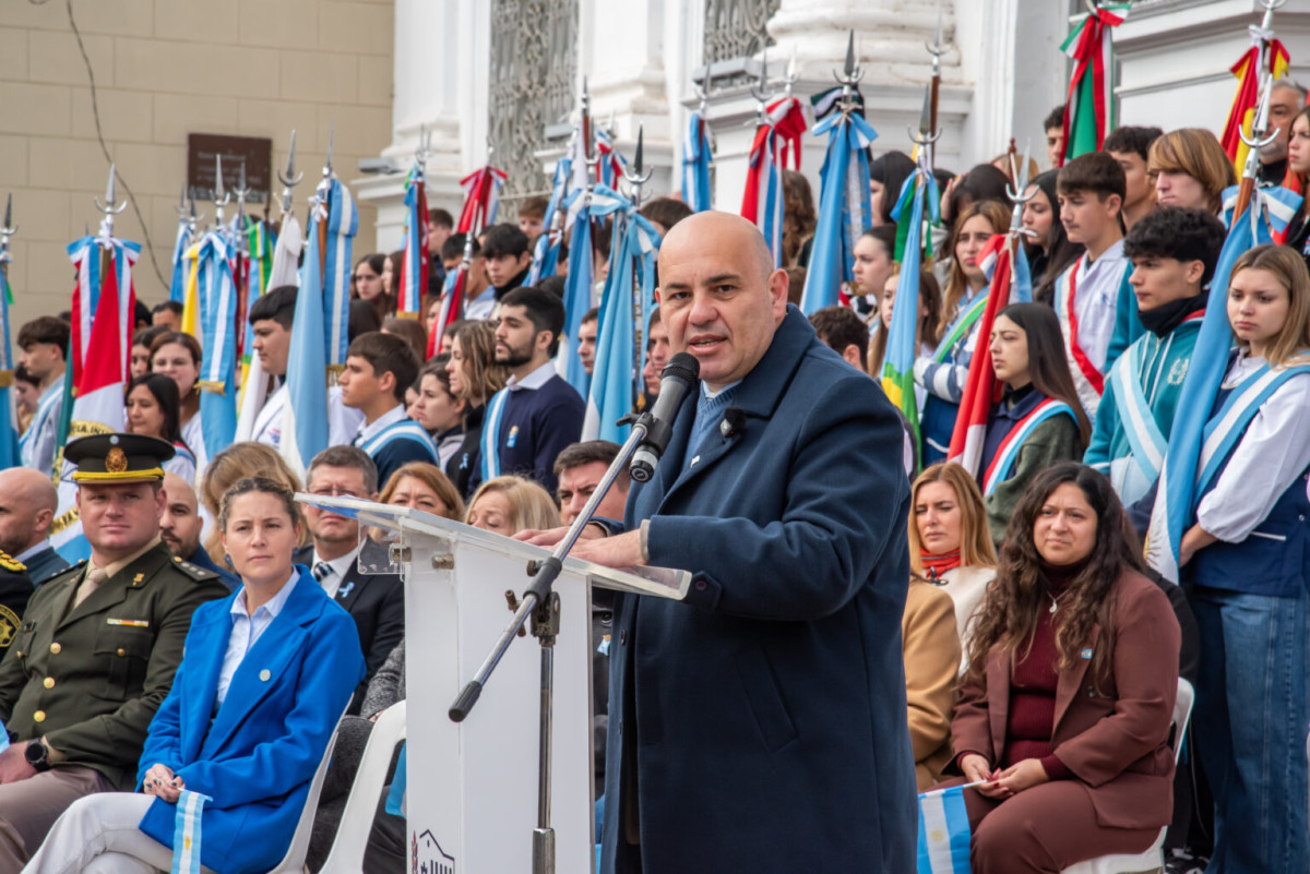25 de Mayo: “Estos actos transmiten a nuestros hijos el sentido y el orgullo de pertenecer”, dijo Rodrigo Müller