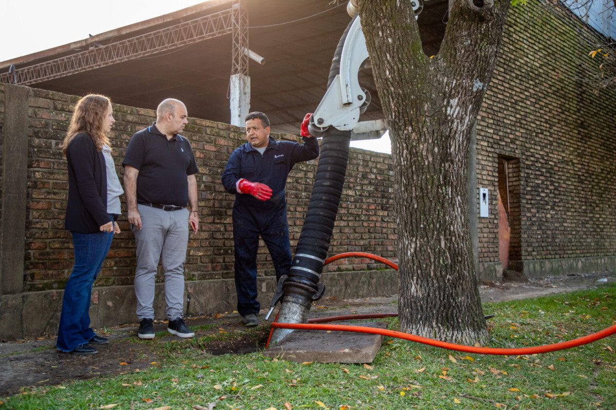 El municipio de Esperanza continúa invirtiendo en la limpieza de desagües ante las intensas precipitaciones en lo que va del año