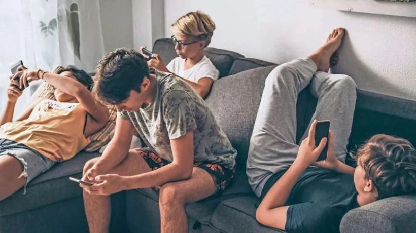 Interesante charla sobre uso de tecnología y redes sociales para padres en la Escuela Granja
