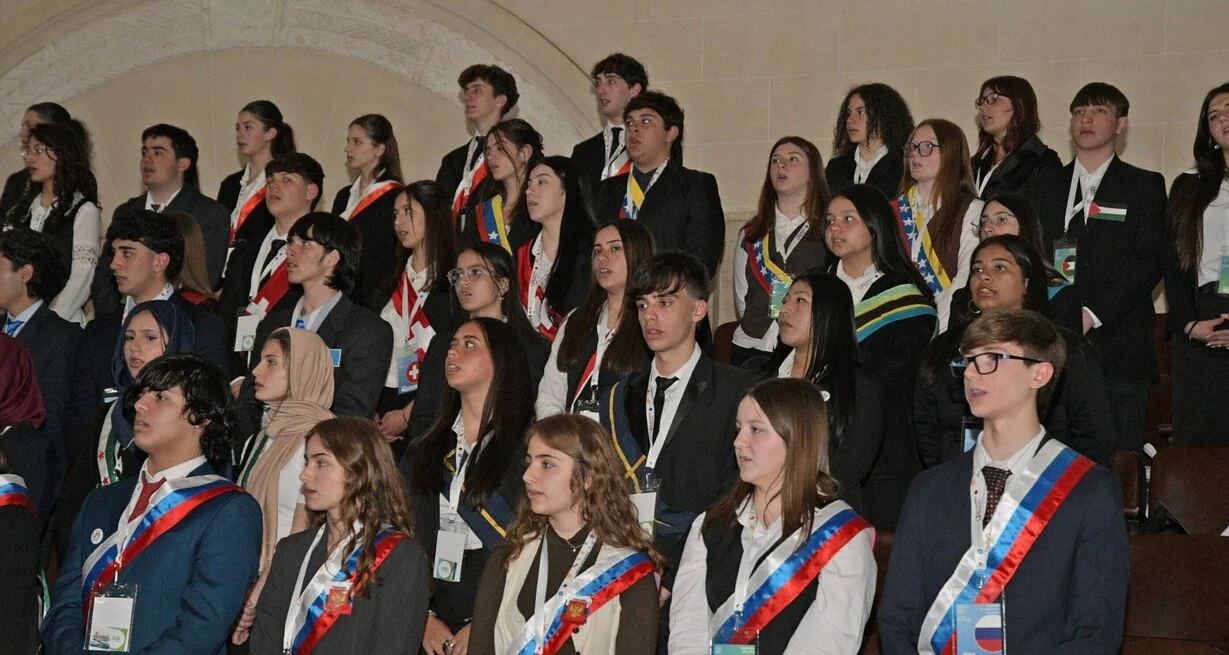 Con trajes o atuendos típicos, unos 400 estudiantes participan del Modelo ONU en Santa Fe
